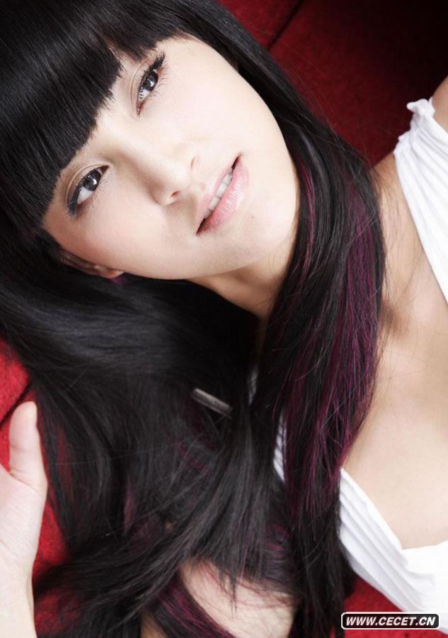 張歆藝最新寫(xiě)真大片