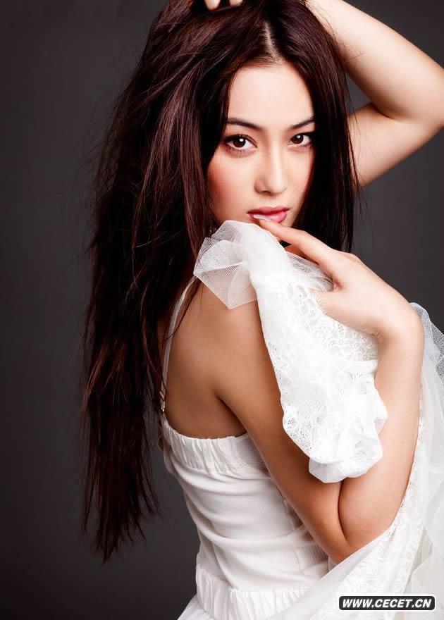 張馨予新寫(xiě)真玩浪漫