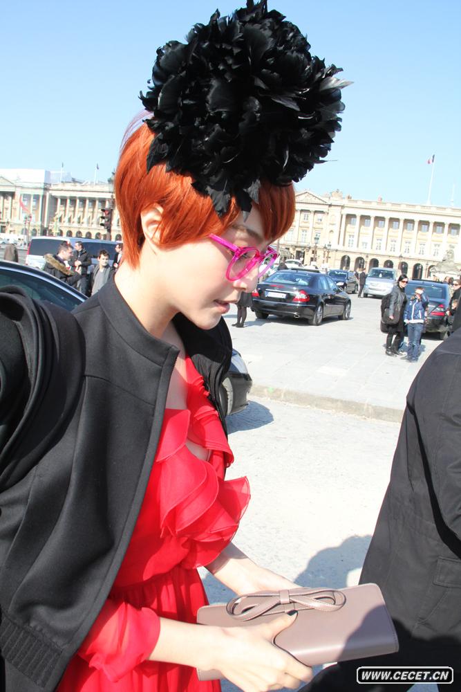 范冰冰現身巴黎時(shí)裝周