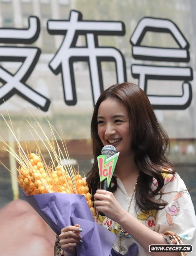 林依晨發(fā)新碟穿花裙子