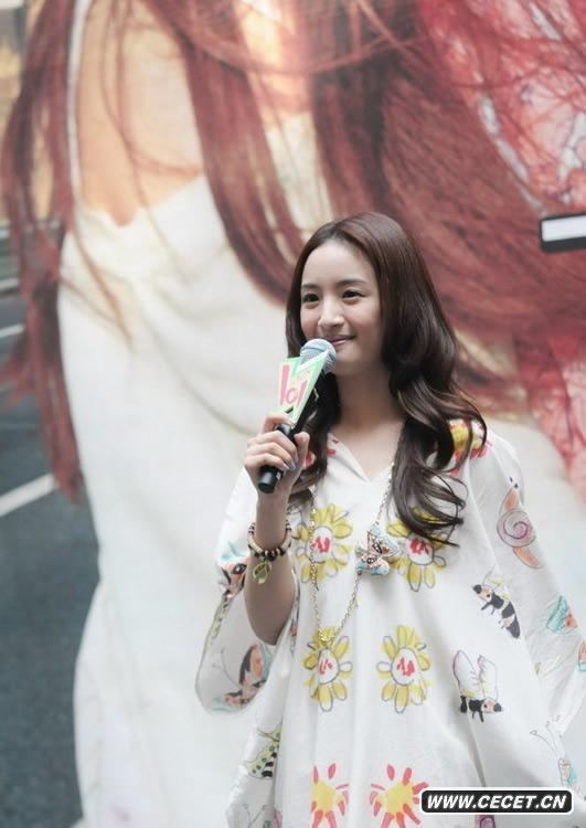 林依晨發(fā)新碟穿花裙子