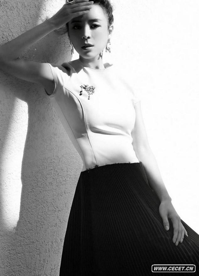 張靜初受邀拍珠寶大片