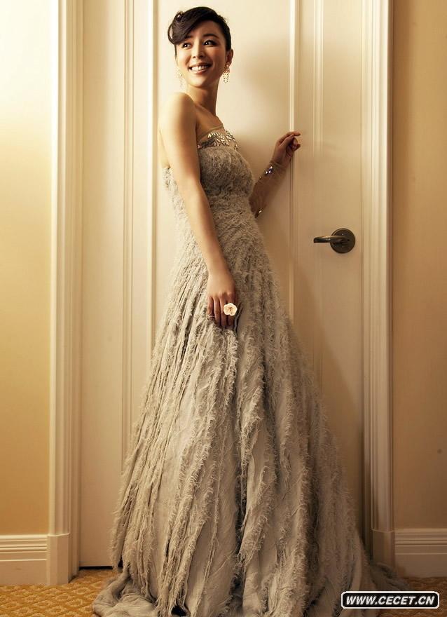 張靜初受邀拍珠寶大片