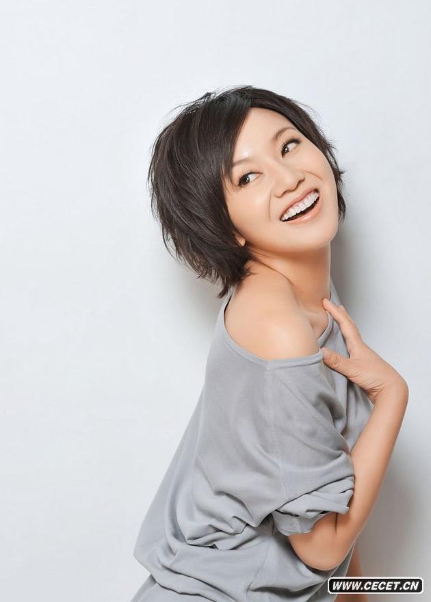 閆妮盡展風(fēng)情御姐姿態(tài)