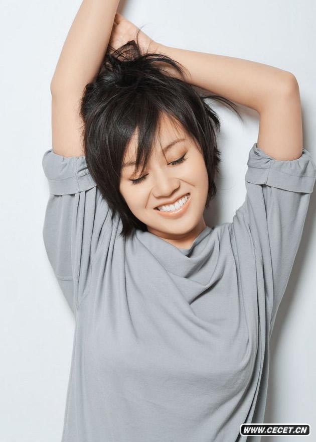 閆妮盡展風(fēng)情御姐姿態(tài)