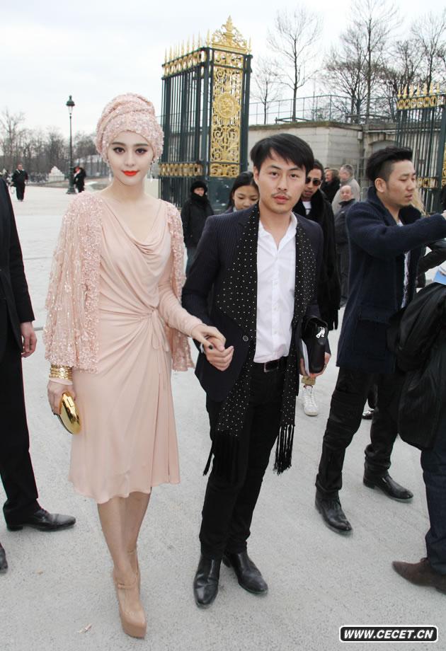 范冰冰亮相時(shí)裝周秀場(chǎng)