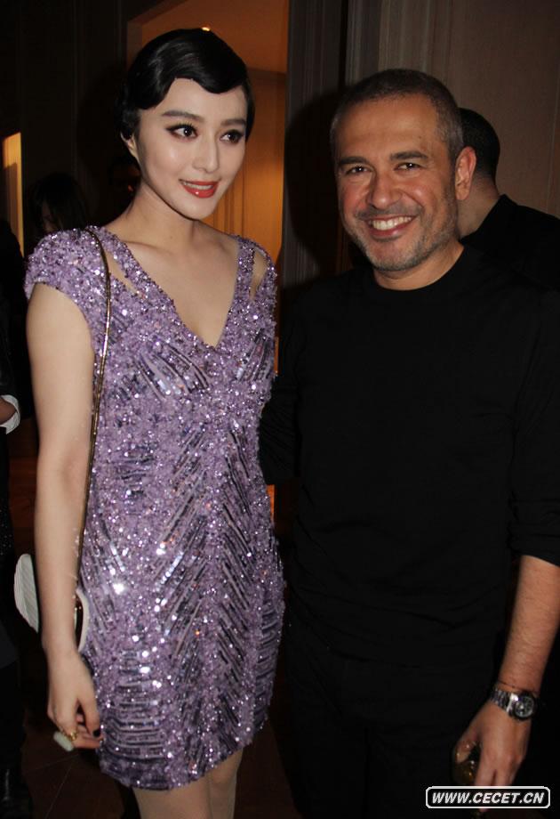 范冰冰亮相時(shí)裝周秀場(chǎng)