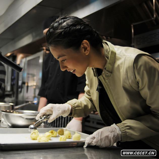 高圓圓好萊塢體驗農莊生活