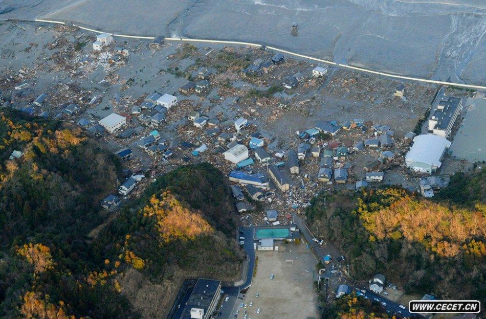 海嘯完全摧毀了易威奇市沿海地帶房屋
