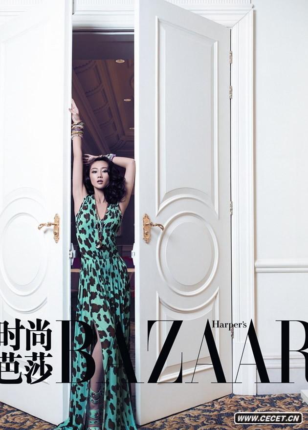 林鵬身著(zhù)時(shí)尚豹紋裝