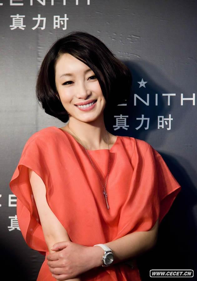 秦海璐身著(zhù)華服亮相