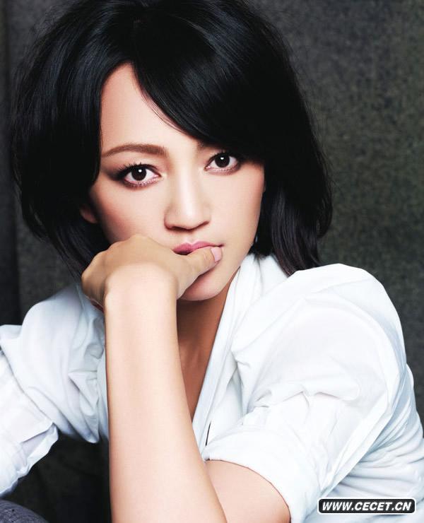 羅海瓊受邀某雜志拍攝