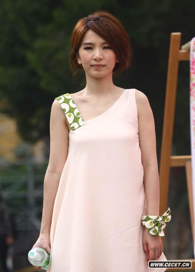 Hebe出席廣告攝影活動(dòng)