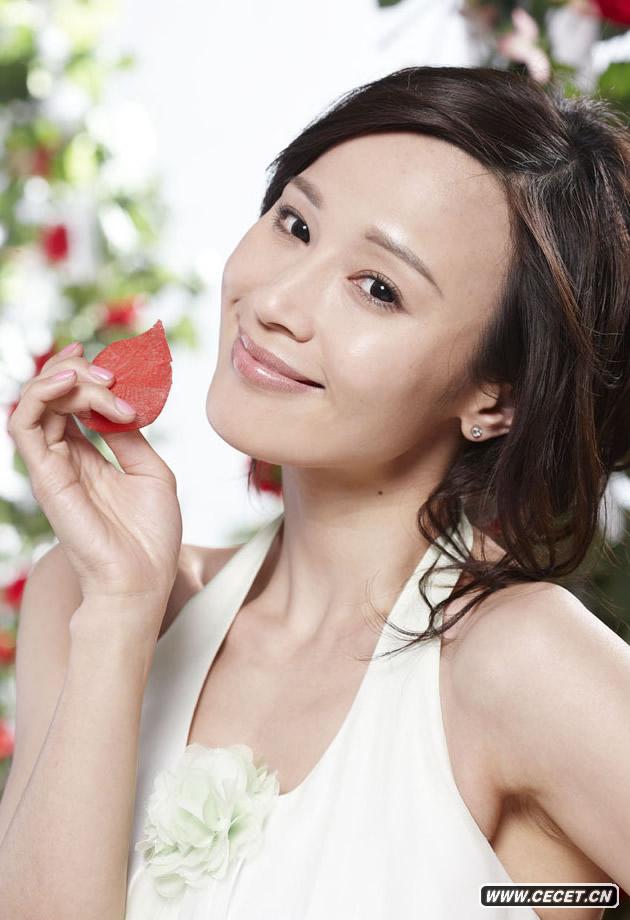 石小群為護膚品拍攝廣告