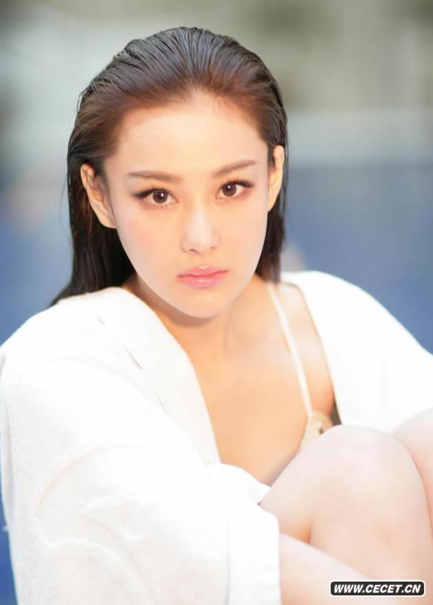 張馨予濕身比基尼寫(xiě)真