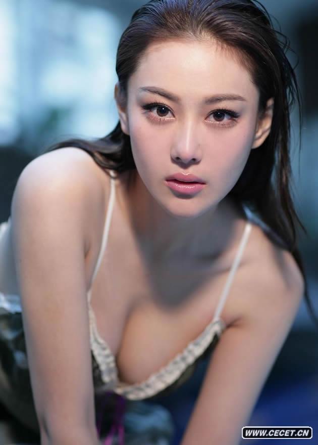 張馨予濕身比基尼寫(xiě)真