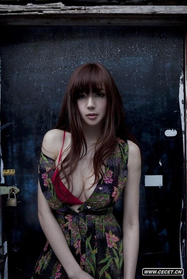 周韋彤日本拍攝大尺度新寫(xiě)真