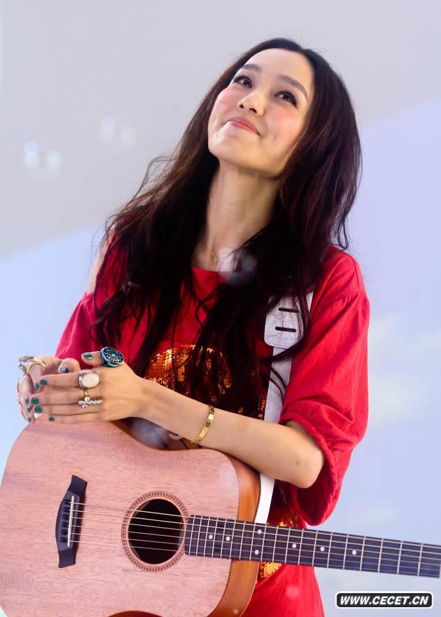 范瑋琪拍新MV與蘿莉同臺