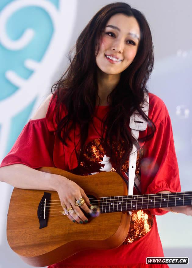 范瑋琪拍新MV與蘿莉同臺