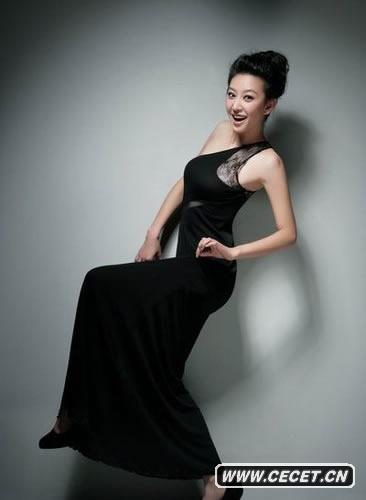 唐一菲秀妖嬈曲線(xiàn)