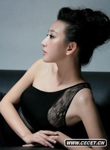 唐一菲秀妖嬈曲線(xiàn)