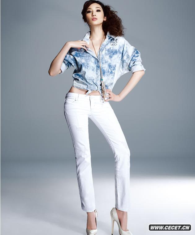 吳佩慈玩轉牛仔混搭