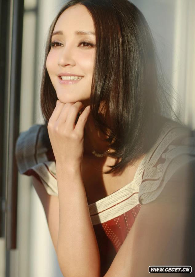 張歆藝春日寫(xiě)真出爐