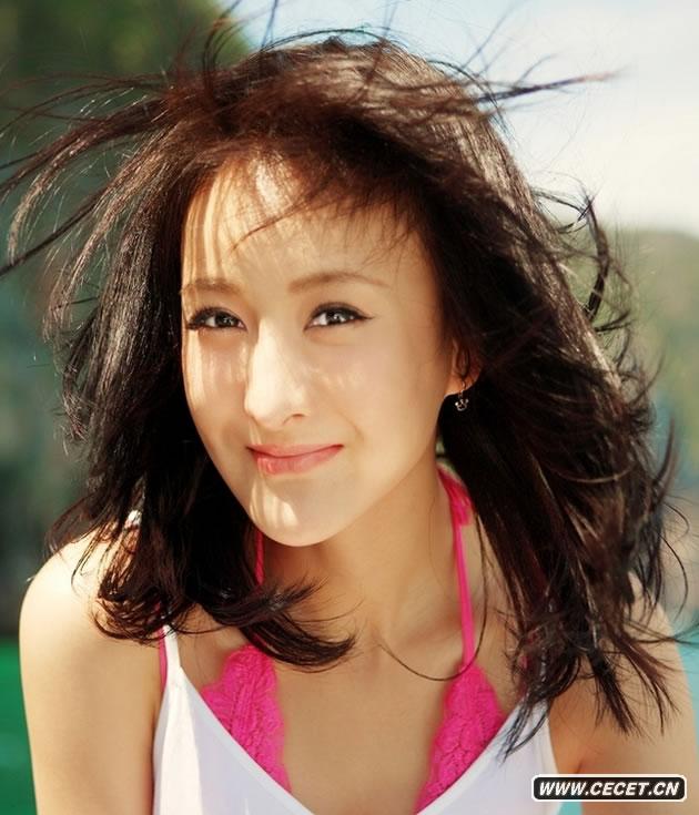 鄭亦桐彰顯美女本色