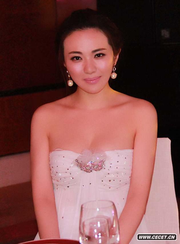 孟茜性感亮相權力榜