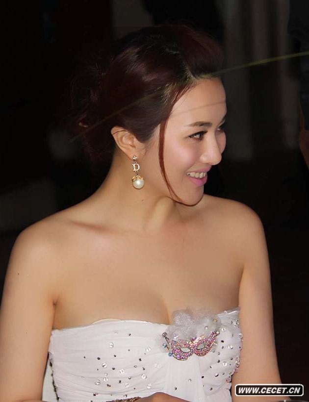 孟茜性感亮相權力榜