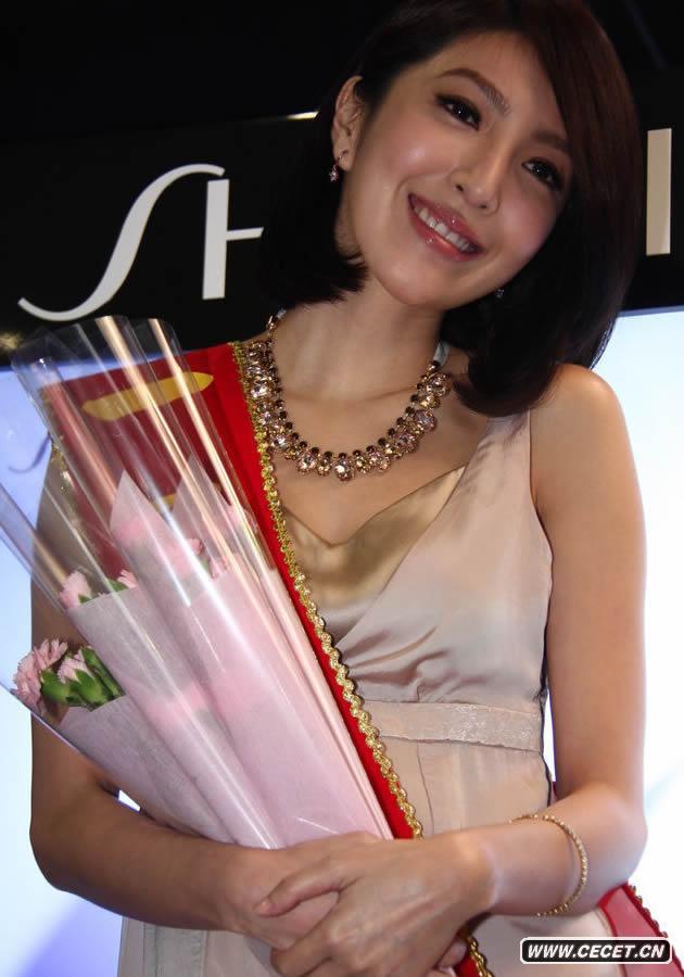 楊謹華出席某代言活動(dòng)