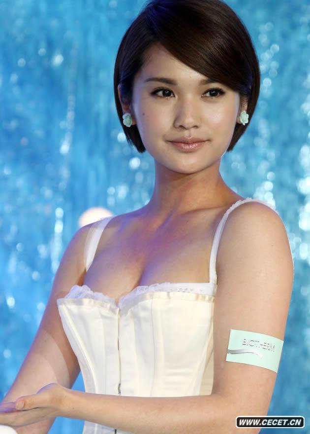 楊丞琳低胸小禮服現身