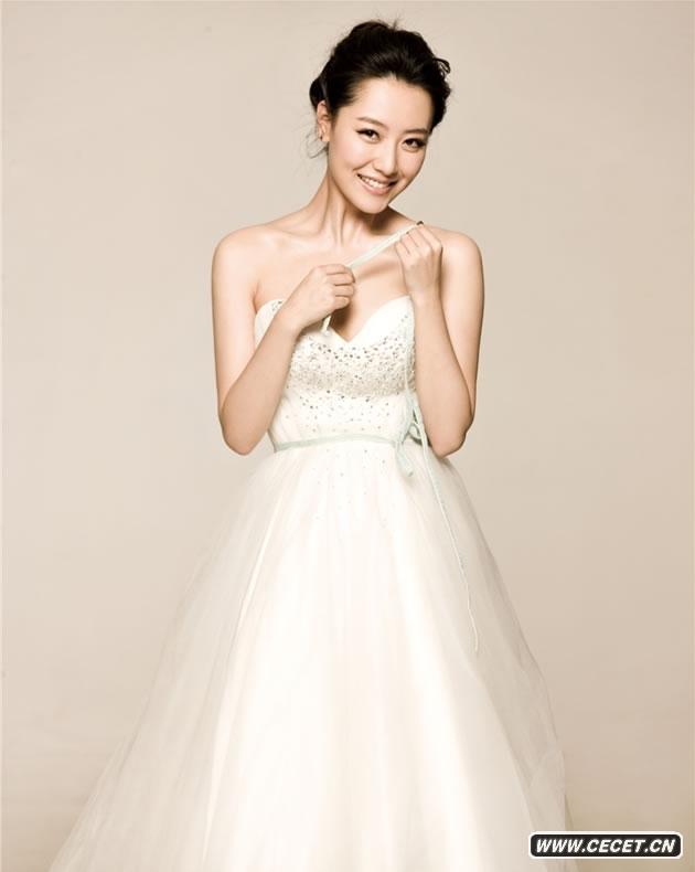 白冰婚紗照養眼不已