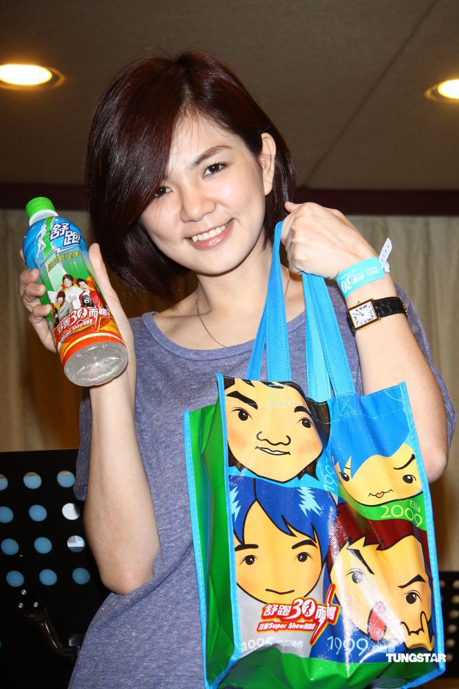 Ella現身內湖練團室