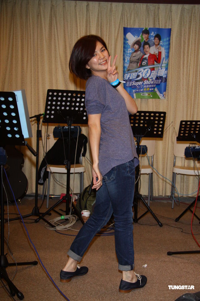 Ella現身內湖練團室