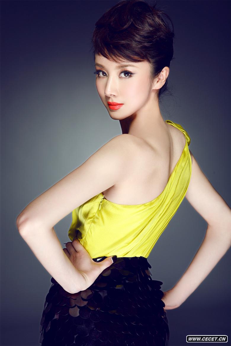 孫菲菲霓虹妖嬈寫(xiě)真