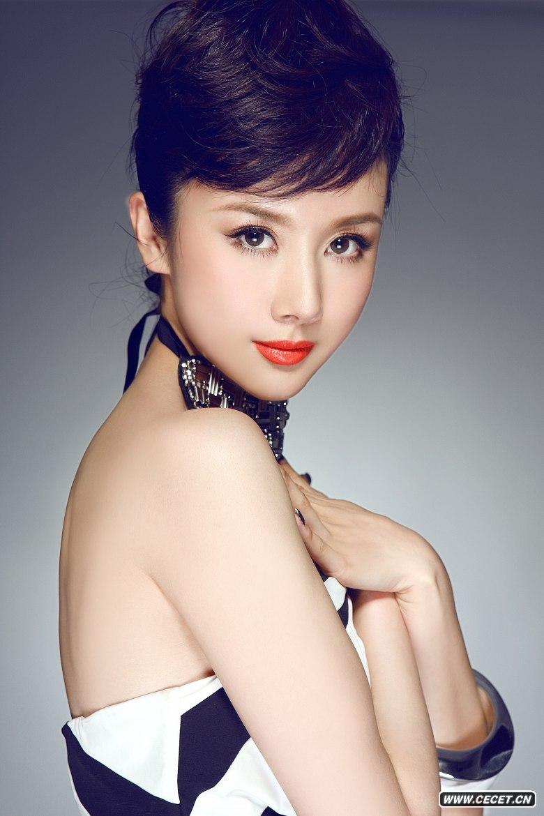 孫菲菲霓虹妖嬈寫(xiě)真