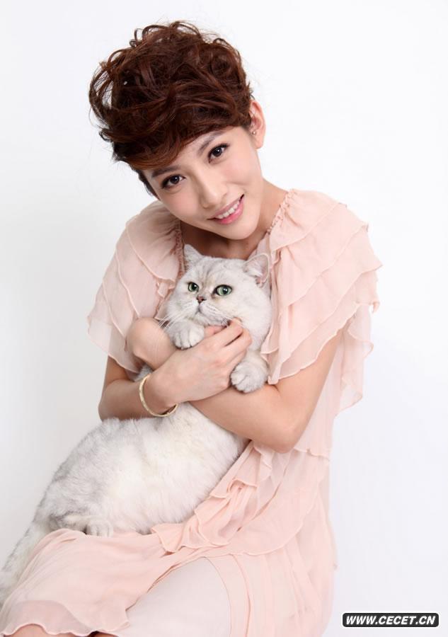 王梓諾拍寵物雜志封面