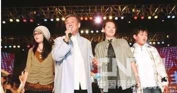 趙本山與妻子兒女一同亮相 (2/22)