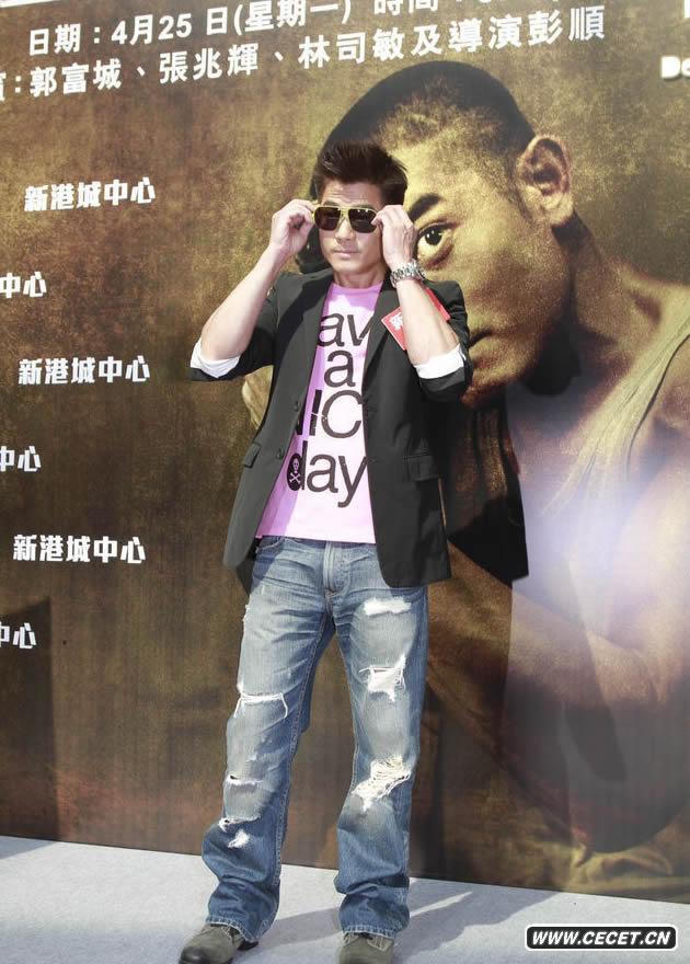 新片《B+偵探》主演郭富城到馬鞍山某商場(chǎng)宣傳造勢