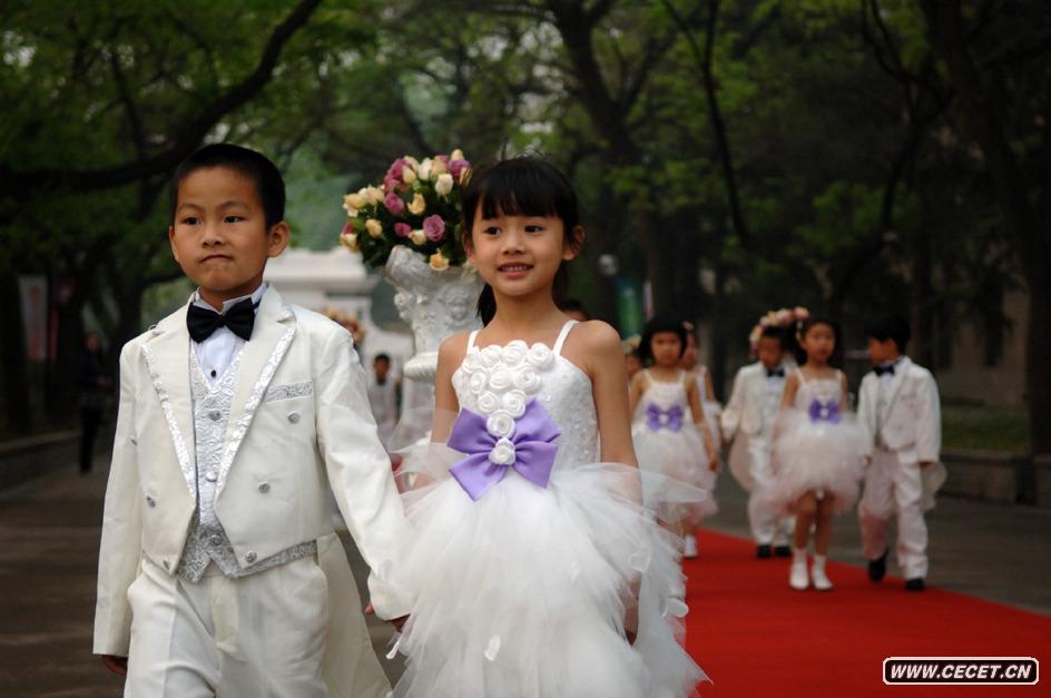 429A úϡwYF(chng)A úϡͼwY42930ڱAW(xu)eAW(xu)Ľ͸УѵȽ400AУc֮Hyֲ