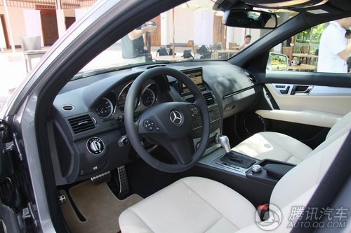 2010款奔馳C300 旅行轎車(chē) 試駕實(shí)拍