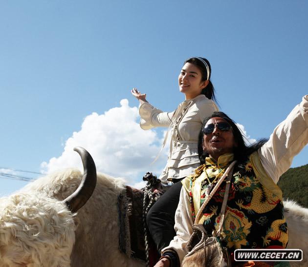 黃奕因為近期正在拍攝杜琪峰的新片來(lái)到香格里拉