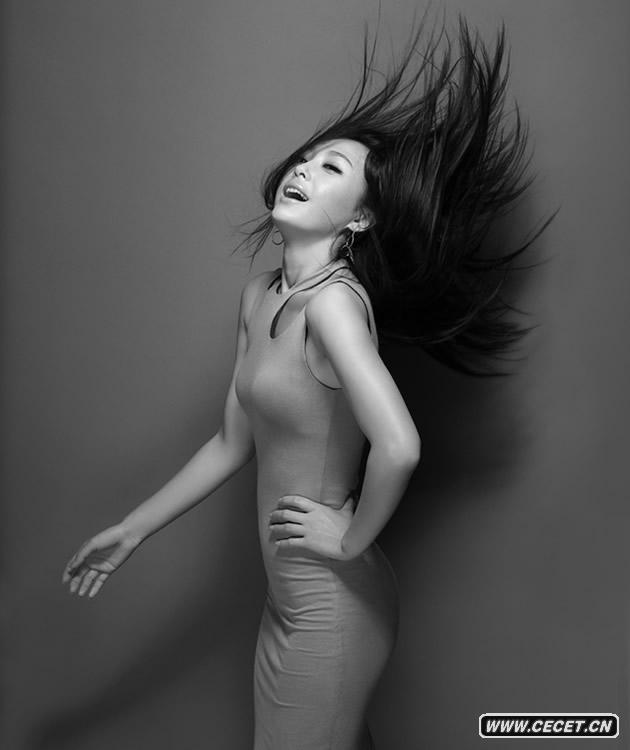 秦嵐秀誘人曲線(xiàn) 大方分享曼妙身材修煉術(shù)