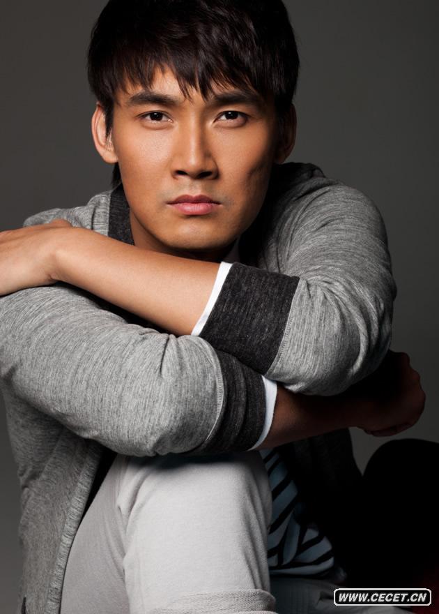 因熱播劇《閃婚》而成為熒屏新一代“夾板男”的張鐸