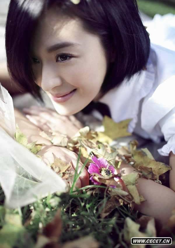 于越素顏寫(xiě)真美麗依舊 氣質(zhì)純美惹人憐