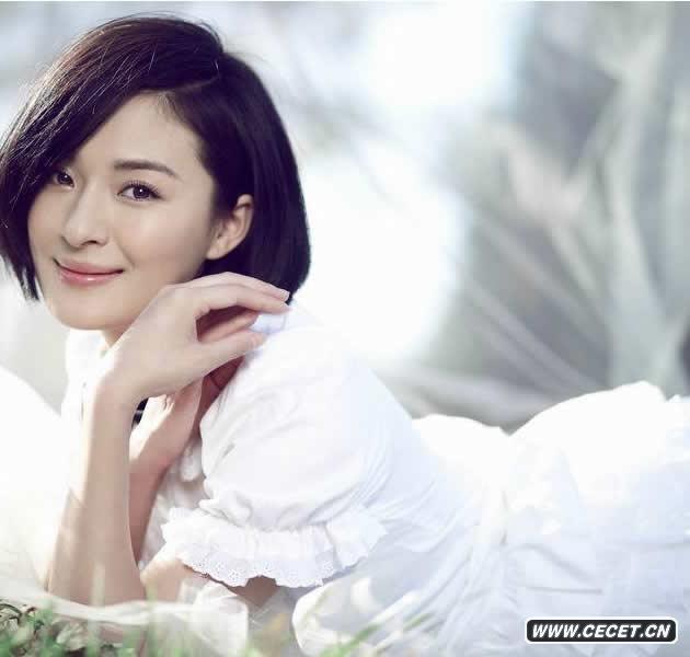 于越素顏寫(xiě)真美麗依舊 氣質(zhì)純美惹人憐