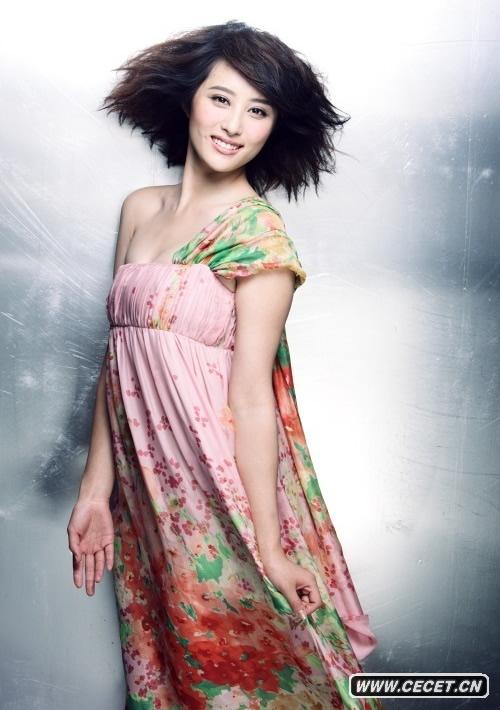 李欣汝夢(mèng)幻亮麗寫(xiě)真 風(fēng)格獨具飄逸靈動(dòng)