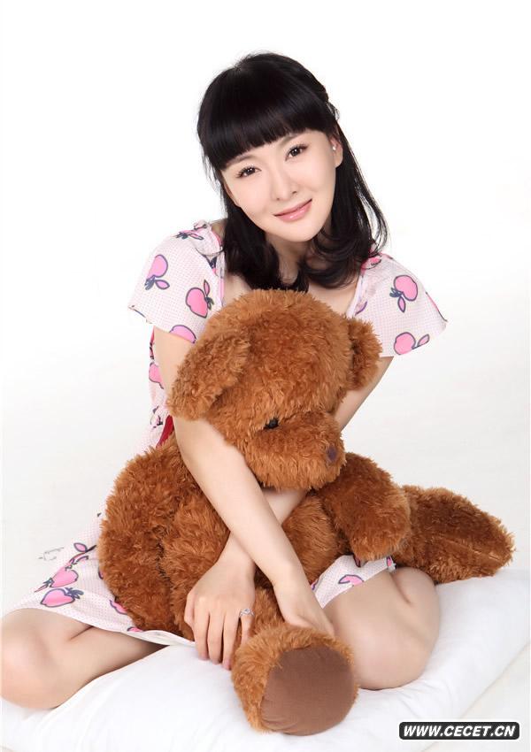 女星鄭亦桐近日曝光一組靚麗寫(xiě)真