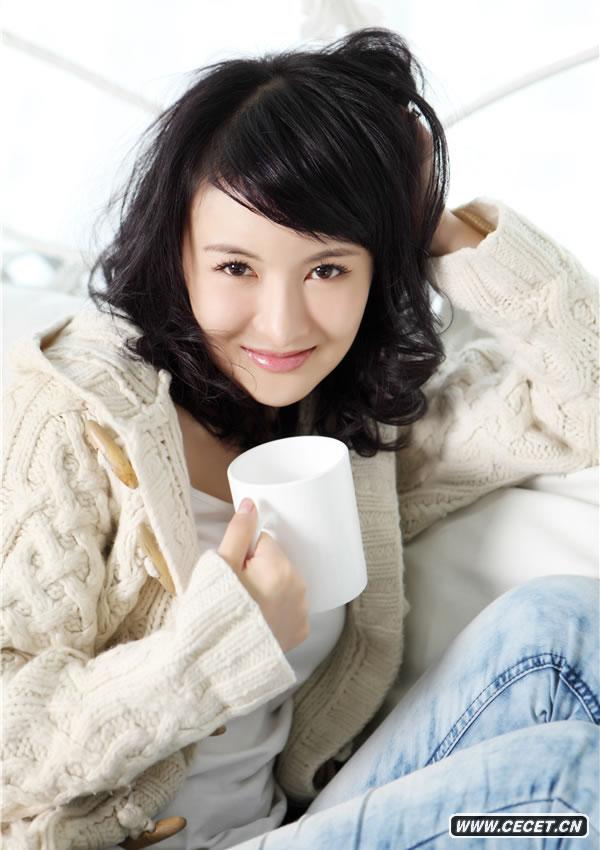 女星鄭亦桐近日曝光一組靚麗寫(xiě)真